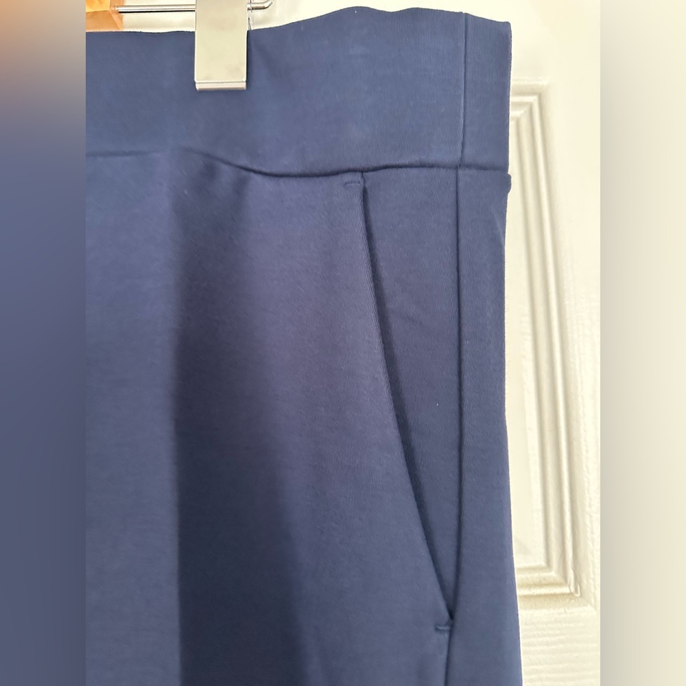 LOFT Women's Navy Blue Pull On Straight Pants in Ponte Size M Style NWT - Picture 4 of 8